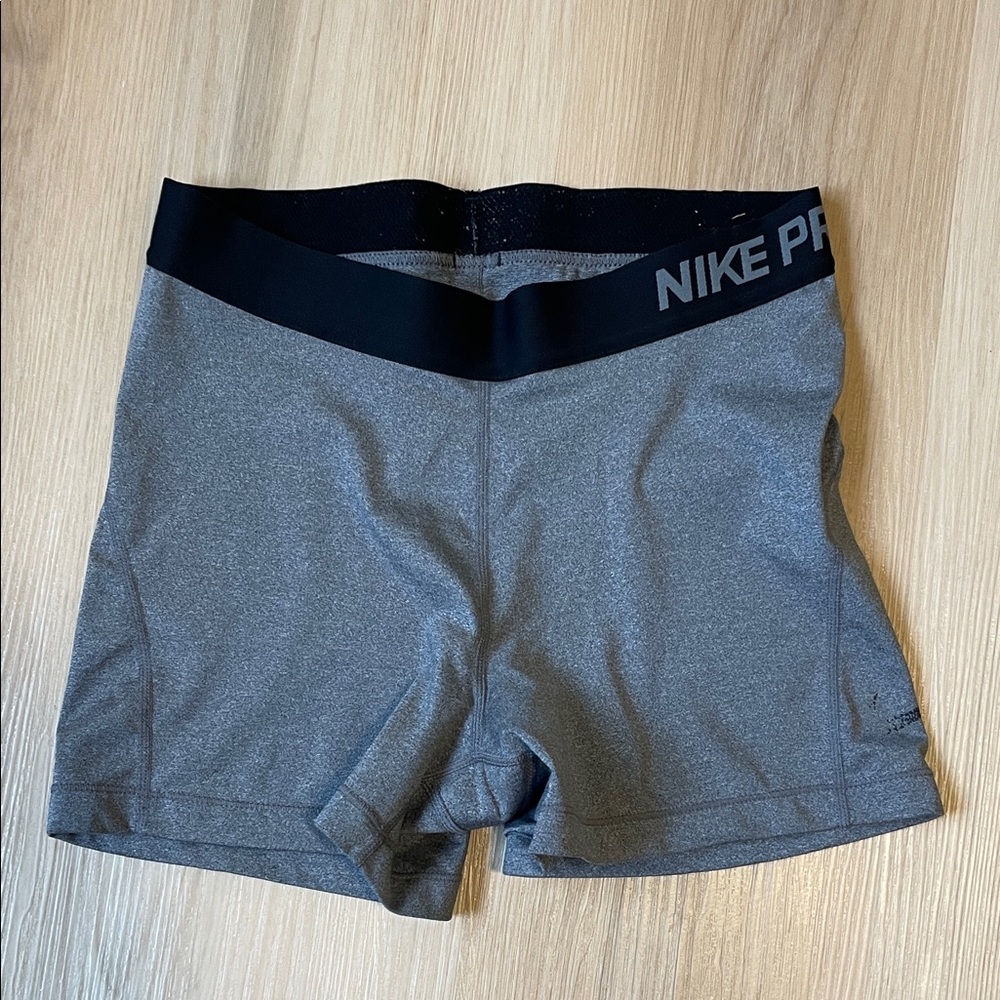 Nike Women’s Gray Compression Shorts Size M